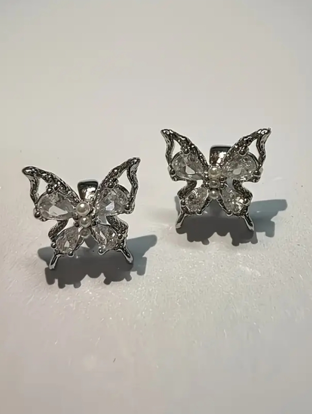 2pcs Luxurious High-end Shiny Zirconia Compact Butterfly Headphone Clips | Women - Picture 5 of 5